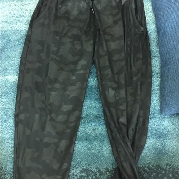 Camo textured joggers. - Picture 2 of 3